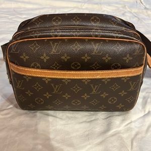 Louis Vuitton Reporter